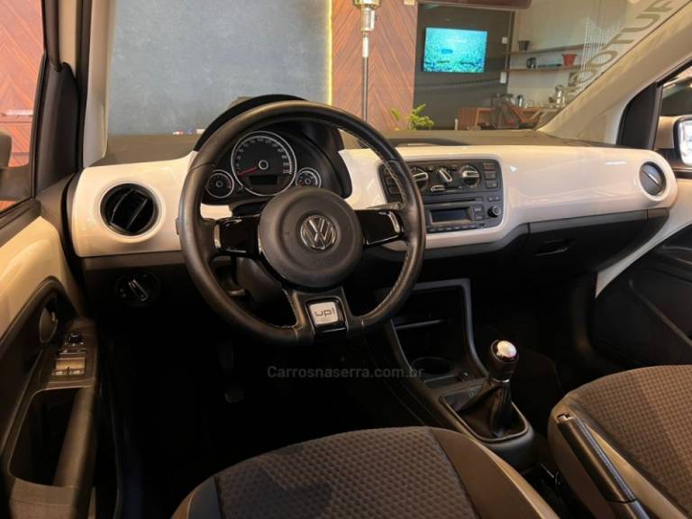 VOLKSWAGEN - UP - 2016/2017 - Branca - R$ 58.900,00