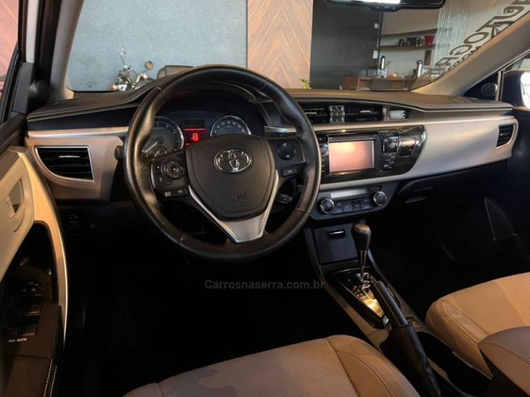 TOYOTA - COROLLA - 2015/2015 - Branca - R$ 88.900,00
