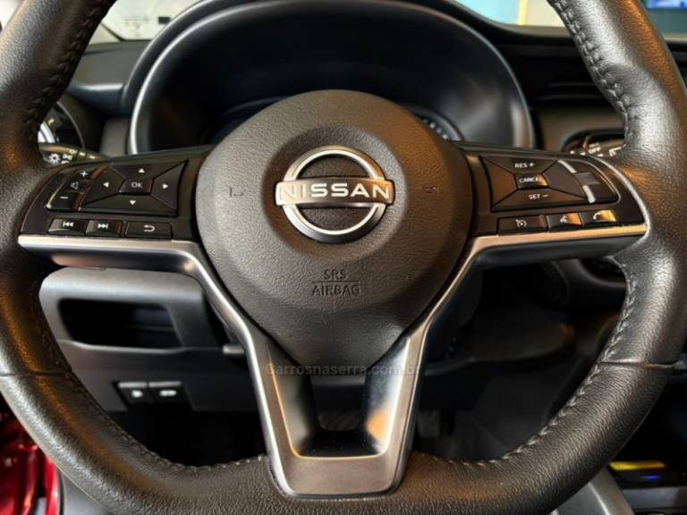 NISSAN - KICKS - 2023/2024 - Vermelha - R$ 119.900,00