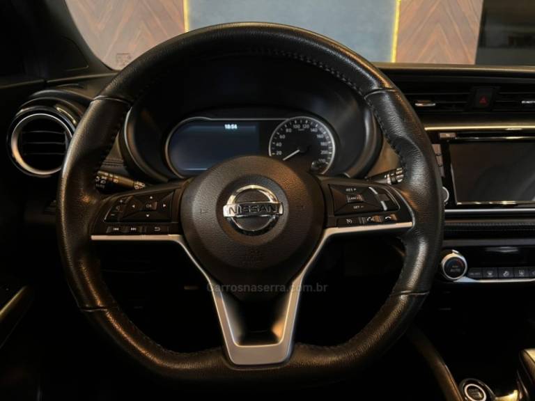 NISSAN - KICKS - 2020/2021 - Marrom - R$ 97.900,00
