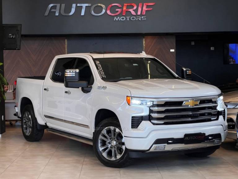 CHEVROLET - SILVERADO - 2023/2024 - Branca - R$ 459.900,00