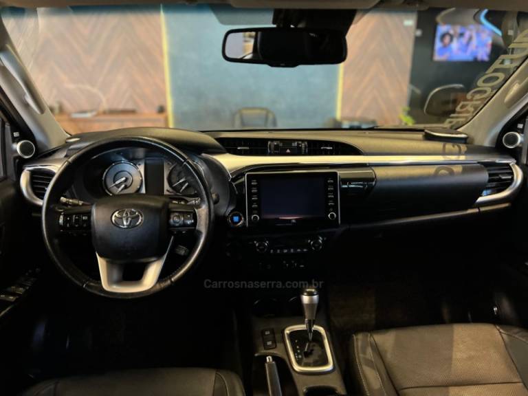 TOYOTA - HILUX - 2021/2021 - Preta - R$ 239.900,00