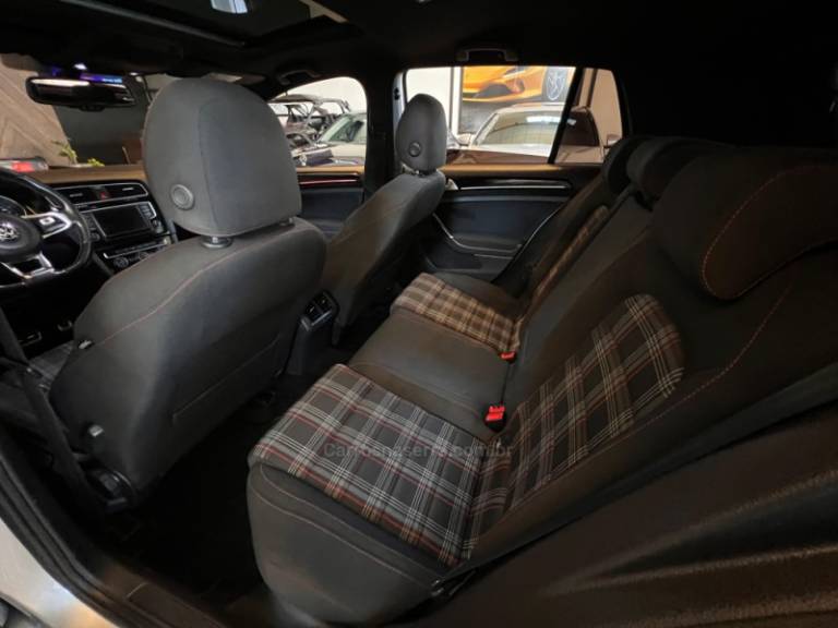 VOLKSWAGEN - GOLF - 2016/2016 - Prata - R$ 139.900,00