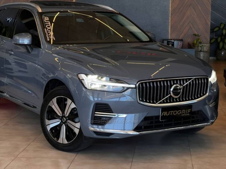 VOLVO - XC60 - 2022/2023 - Cinza - R$ 298.900,00