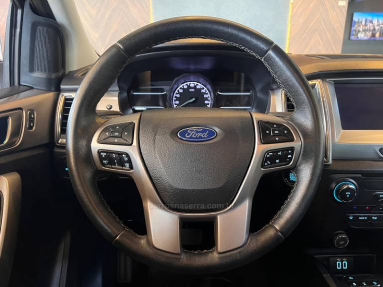 FORD - RANGER - 2021/2021 - Branca - R$ 184.900,00