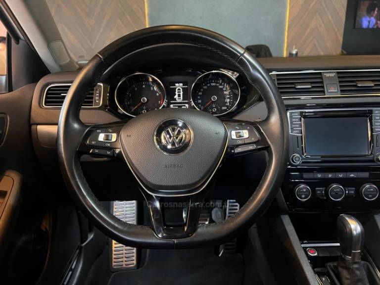 VOLKSWAGEN - JETTA - 2017/2017 - Cinza - R$ 89.900,00
