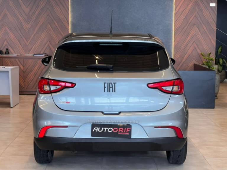 FIAT - ARGO - 2018/2019 - Prata - R$ 55.900,00