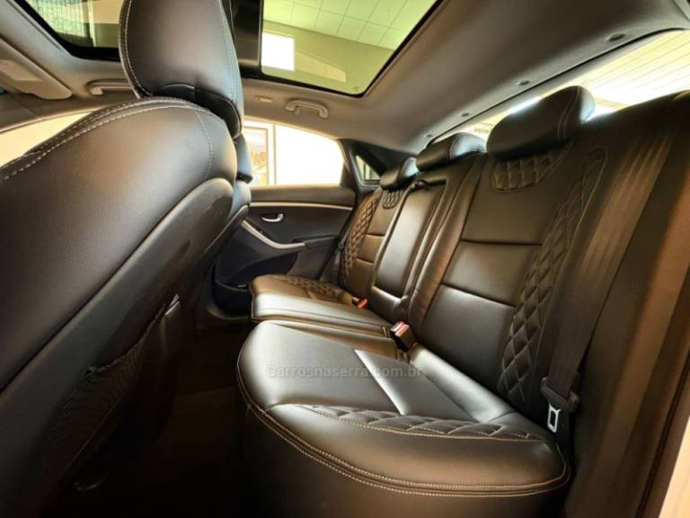 HYUNDAI - I30 - 2015/2015 - Branca - R$ 74.900,00