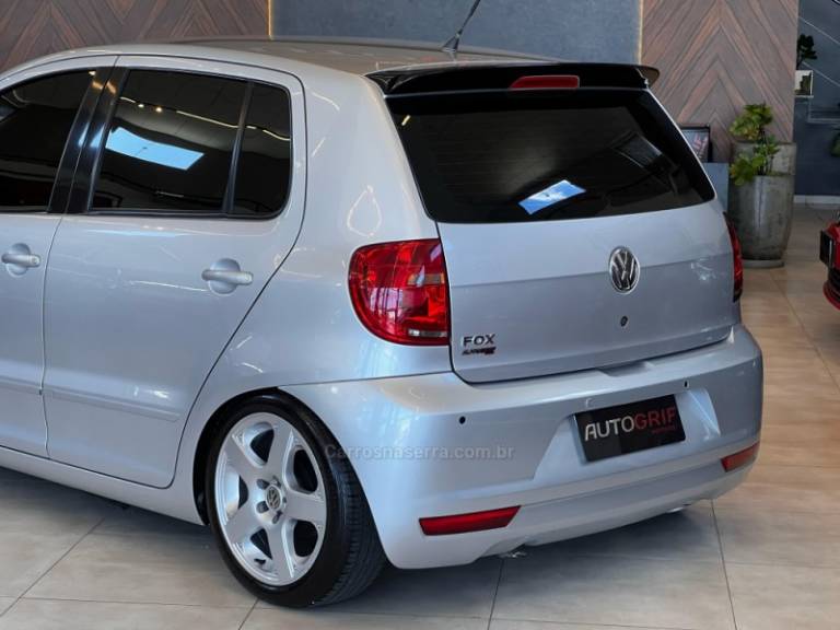 VOLKSWAGEN - FOX - 2012/2012 - Prata - R$ 38.900,00