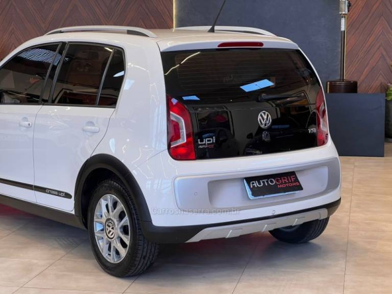 VOLKSWAGEN - UP - 2016/2017 - Branca - R$ 58.900,00