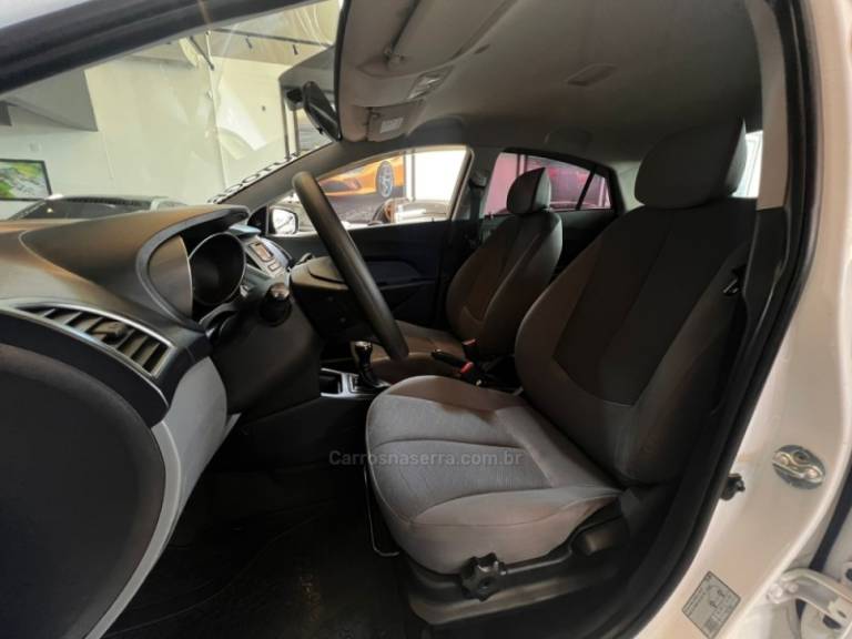 HYUNDAI - HB20S - 2018/2019 - Branca - R$ 55.900,00