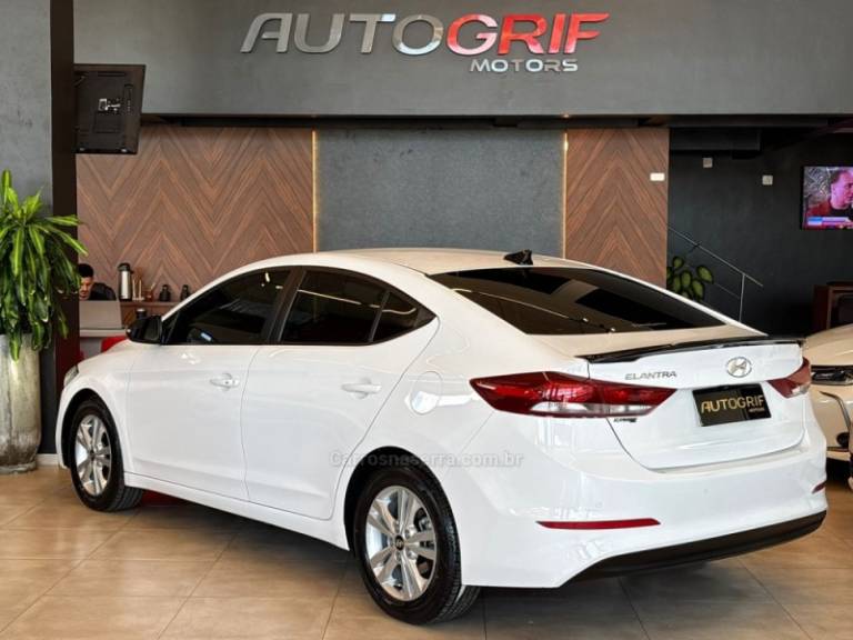 HYUNDAI - ELANTRA - 2017/2017 - Branca - R$ 81.900,00