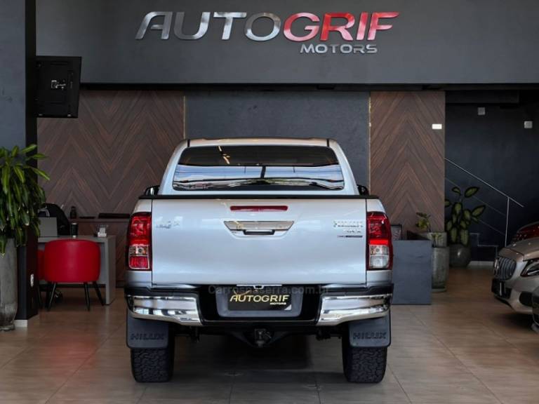 TOYOTA - HILUX - 2018/2019 - Prata - R$ 208.900,00