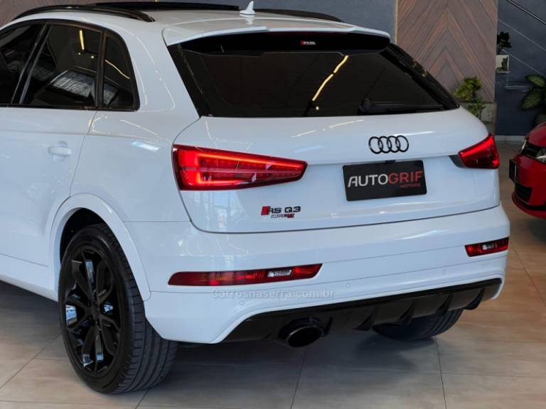 AUDI - RS Q3 - 2016/2017 - Branca - R$ 214.900,00