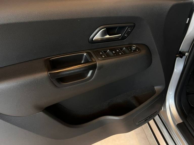 VOLKSWAGEN - AMAROK - 2022/2022 - Prata - R$ 185.900,00
