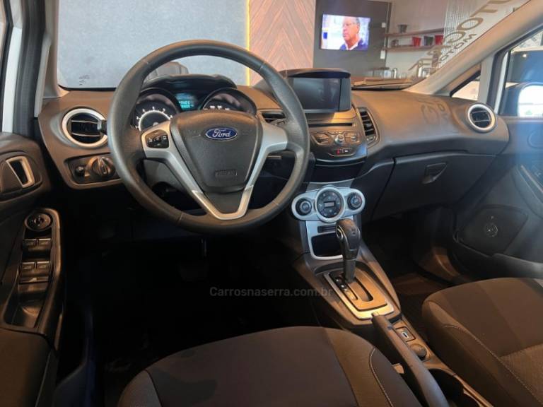 FORD - FIESTA - 2017/2018 - Branca - R$ 63.900,00