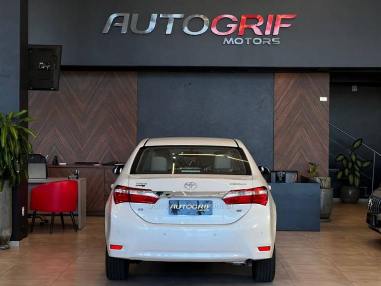 TOYOTA - COROLLA - 2015/2015 - Branca - R$ 88.900,00