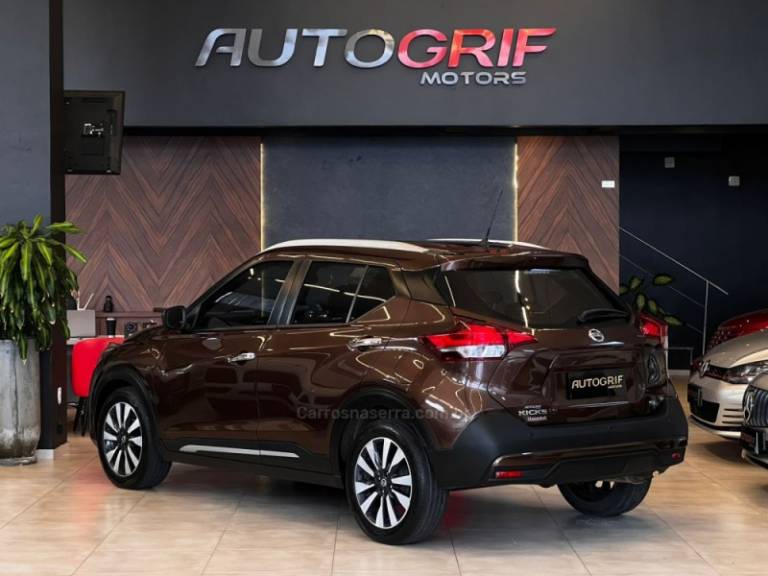 NISSAN - KICKS - 2020/2021 - Marrom - R$ 97.900,00