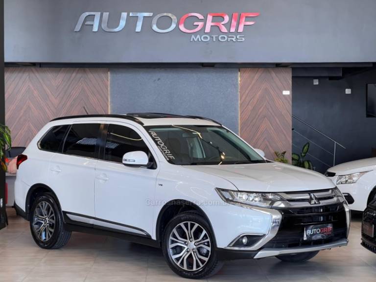 MITSUBISHI - OUTLANDER - 2015/2016 - Branca - R$ 106.900,00