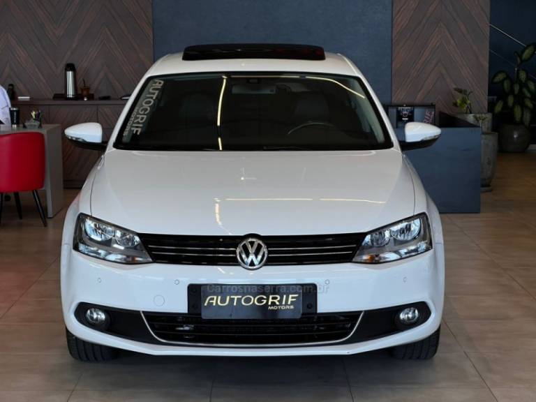 VOLKSWAGEN - JETTA - 2014/2014 - Branca - R$ 78.900,00