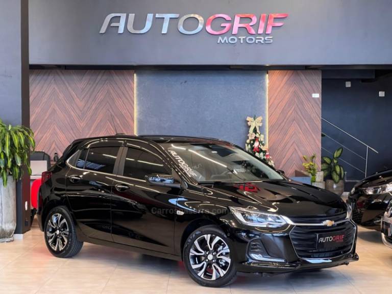 CHEVROLET - ONIX - 2023/2024 - Preta - R$ 106.900,00