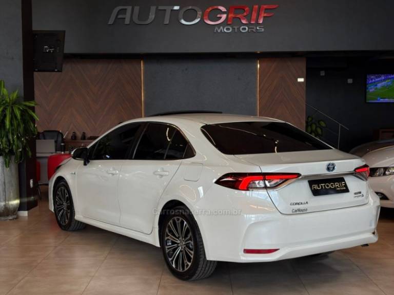 TOYOTA - COROLLA - 2020/2020 - Branca - R$ 131.900,00