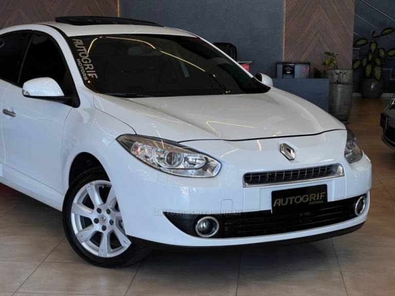 RENAULT - FLUENCE - 2014/2014 - Branca - R$ 46.900,00