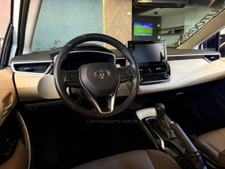 TOYOTA - COROLLA - 2020/2020 - Branca - R$ 131.900,00
