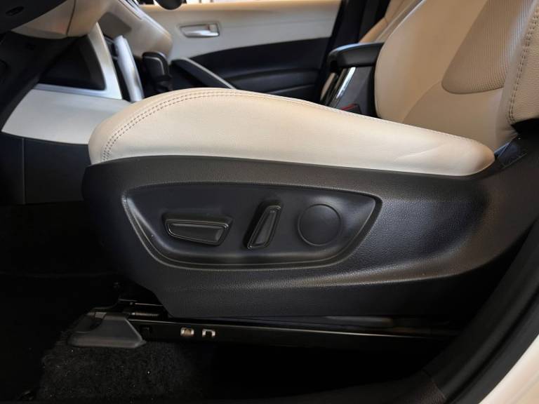 TOYOTA - COROLLA - 2022/2023 - Branca - R$ 165.900,00