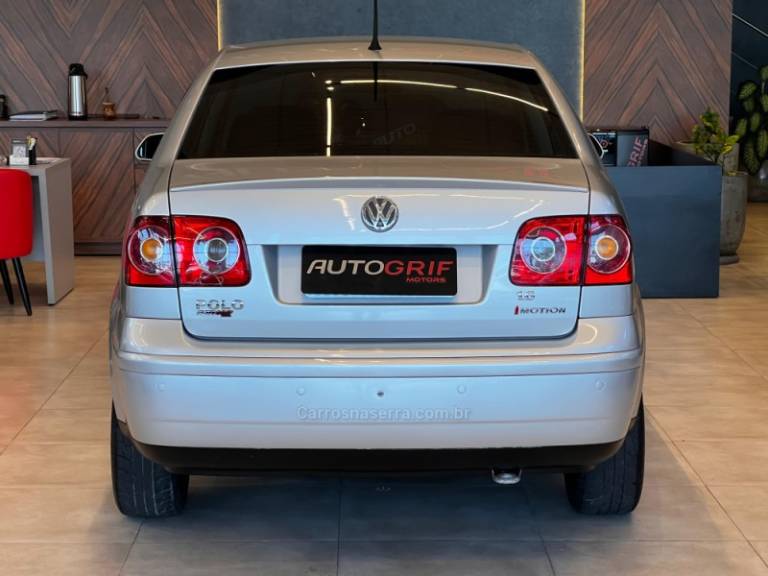 VOLKSWAGEN - POLO SEDAN - 2009/2010 - Prata - R$ 36.900,00
