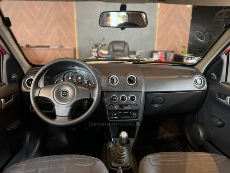 CHEVROLET - PRISMA - 2009/2010 - Vermelha - R$ 28.900,00
