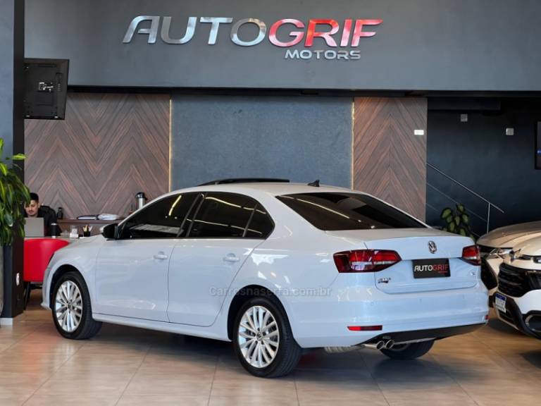 VOLKSWAGEN - JETTA - 2017/2017 - Cinza - R$ 89.900,00