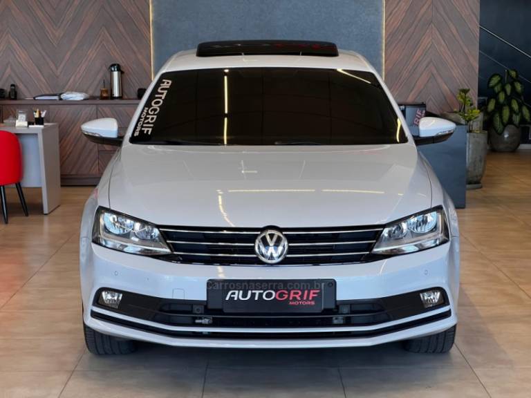 VOLKSWAGEN - JETTA - 2017/2017 - Cinza - R$ 89.900,00