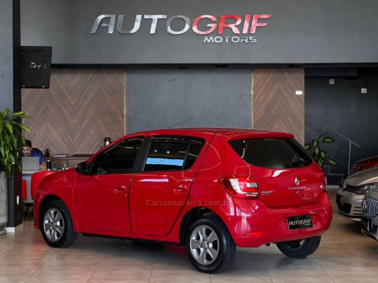 RENAULT - SANDERO - 2016/2017 - Vermelha - R$ 46.900,00