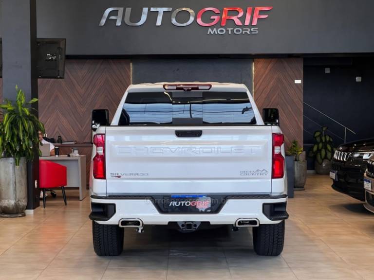 CHEVROLET - SILVERADO - 2023/2024 - Branca - R$ 459.900,00