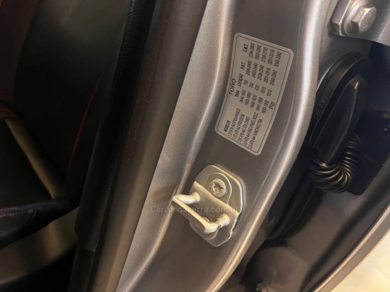 FIAT - TORO - 2022/2022 - Cinza - R$ 143.900,00