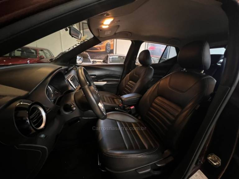 NISSAN - KICKS - 2020/2021 - Marrom - R$ 97.900,00