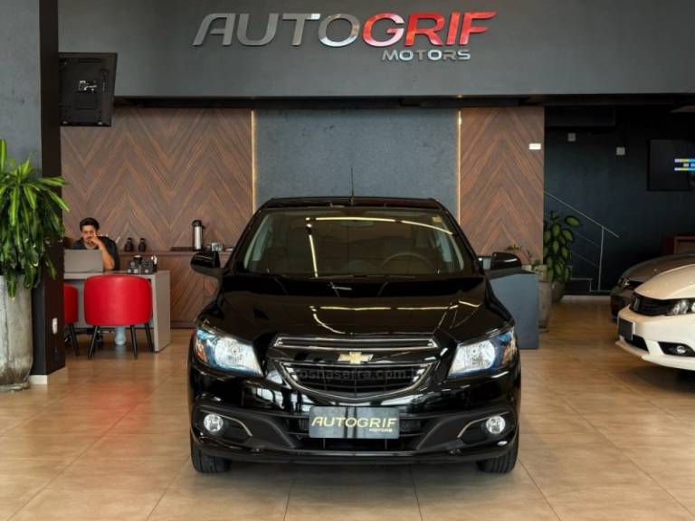 CHEVROLET - ONIX - 2014/2014 - Preta - R$ 51.900,00