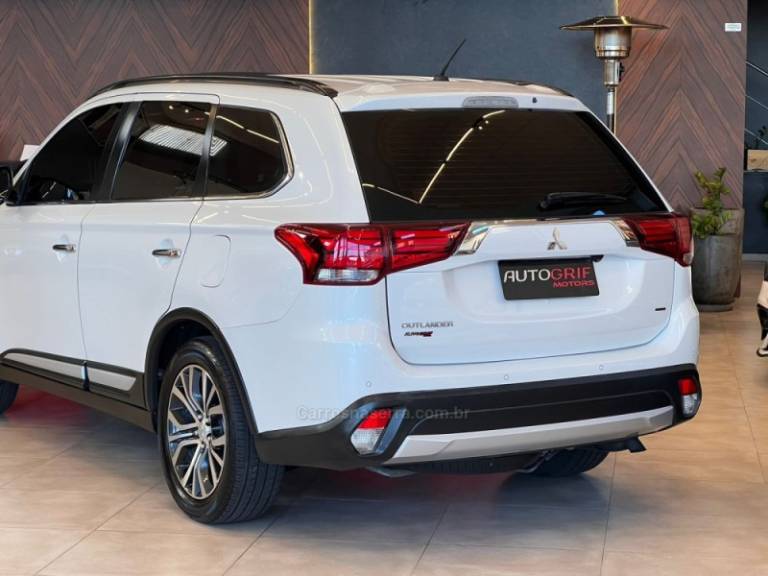 MITSUBISHI - OUTLANDER - 2016/2016 - Branca - R$ 119.900,00