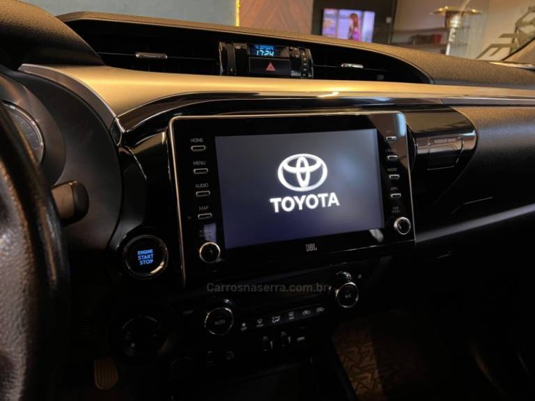 TOYOTA - HILUX - 2021/2021 - Preta - R$ 239.900,00