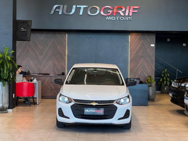 CHEVROLET - ONIX - 2021/2022 - Branca - R$ 69.900,00