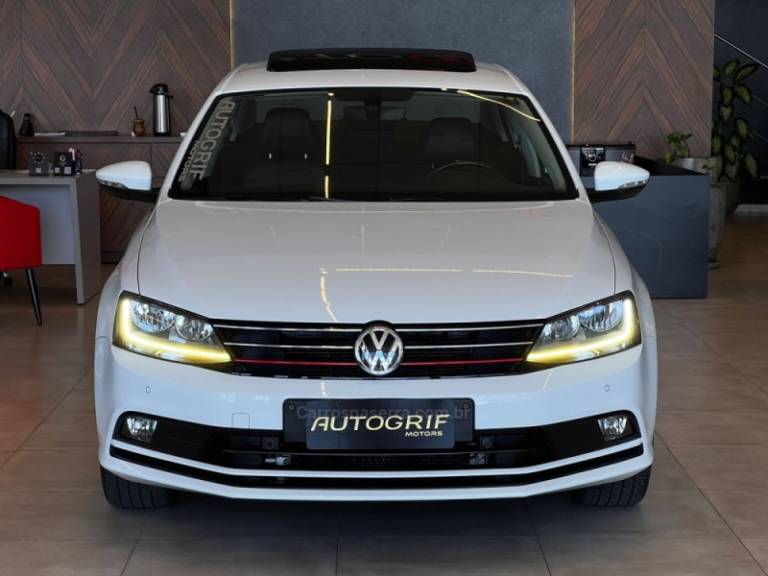 VOLKSWAGEN - JETTA - 2017/2017 - Branca - R$ 84.900,00