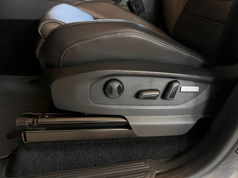 VOLKSWAGEN - AMAROK - 2022/2022 - Prata - R$ 185.900,00