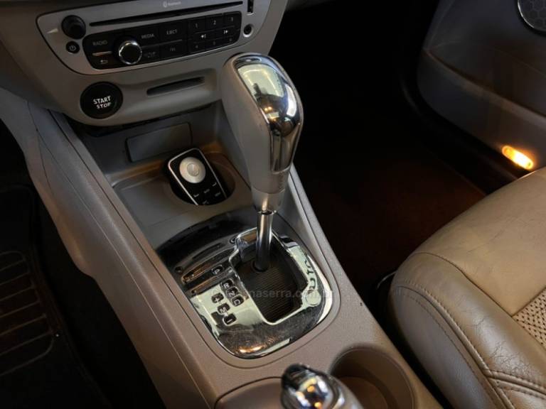 RENAULT - FLUENCE - 2014/2014 - Branca - R$ 46.900,00