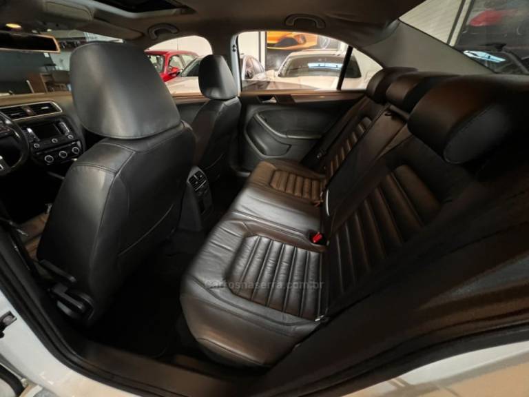 VOLKSWAGEN - JETTA - 2014/2014 - Branca - R$ 78.900,00