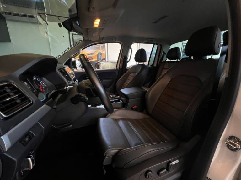 VOLKSWAGEN - AMAROK - 2022/2023 - Branca - R$ 208.900,00