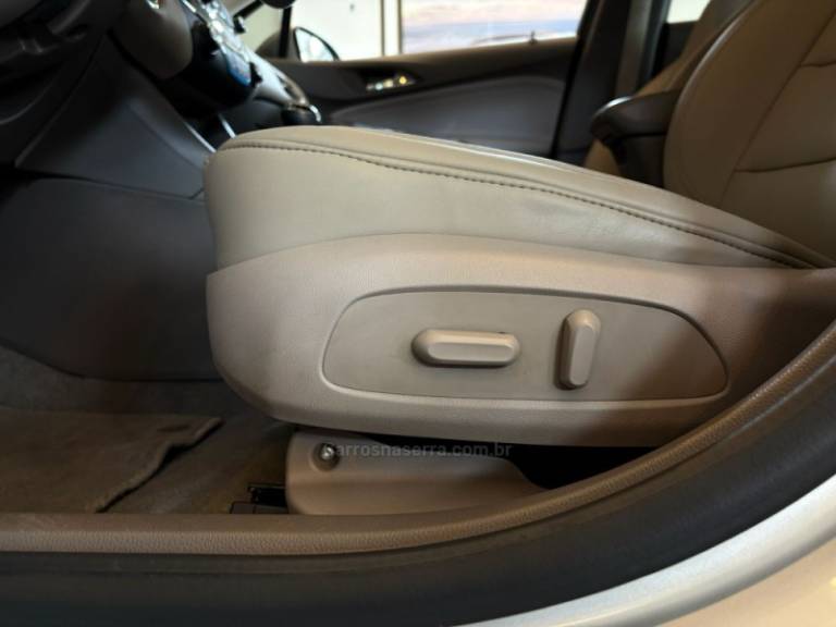 CHEVROLET - CRUZE - 2018/2018 - Prata - R$ 97.900,00