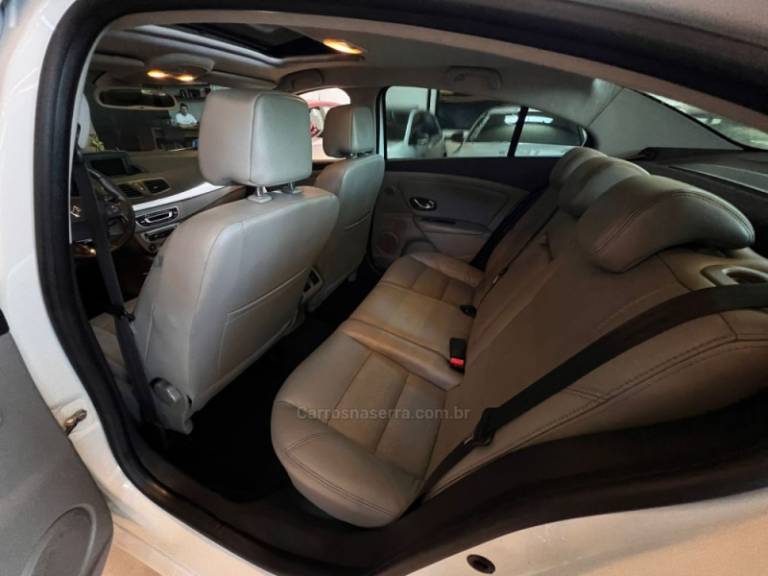RENAULT - FLUENCE - 2014/2014 - Branca - R$ 46.900,00