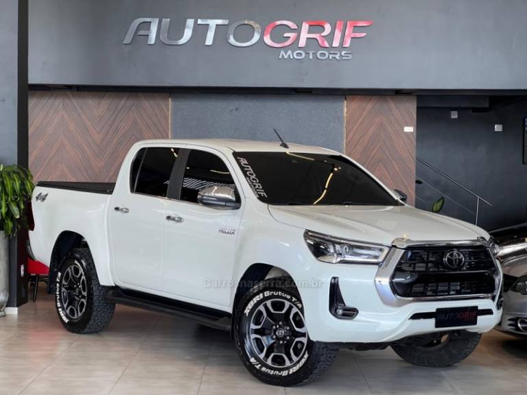 TOYOTA - HILUX - 2021/2021 - Branca - R$ 258.900,00