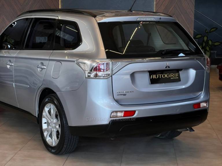 MITSUBISHI - OUTLANDER - 2015/2015 - Prata - R$ 75.900,00